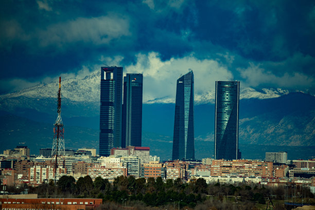 位于马德里商业大厦五楼。图片下载