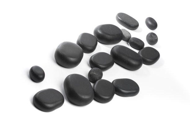 黑色温泉石孤立在白色背景-图像图片下载