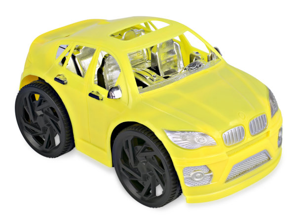 黄色玩具车孤立在白色背景上。图片下载