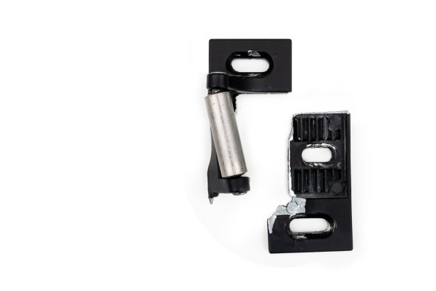 住宅或商业防火门推杆上的击板断裂。图片下载