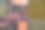 仓库里有库存的电脑设备，老妈用手拿着笔在写字板上写着纸图片下载