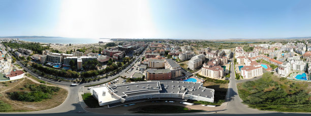 空中360度全球面全景照片视图的海滩在保加利亚阳光海滩海滩的海滩前，显示了美丽的海岸线和金色的沙滩和海洋的景色。图片下载
