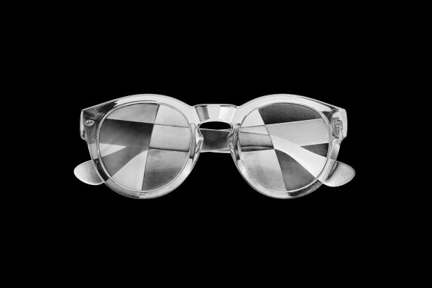 黑白色太阳镜黑色背景孤立近距离，单色太阳镜，男性银色眼镜，男性眼镜图形插图，现代时尚配饰概念，复古风格，复古设计图片下载