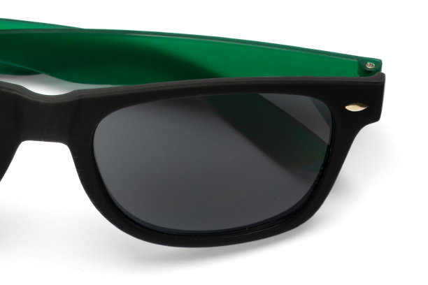 在白色的眼镜图片下载