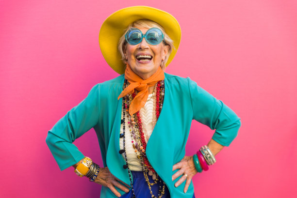 高级女人与花哨的风格图片下载