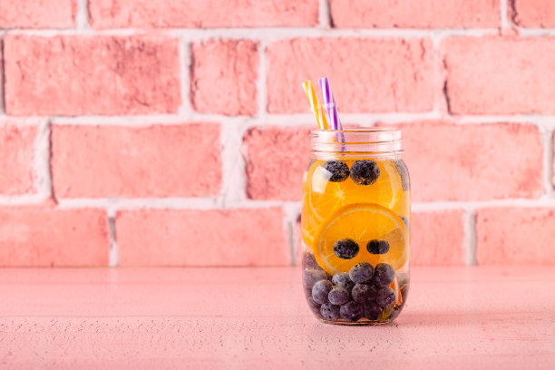 健康的排毒水和水果图片下载