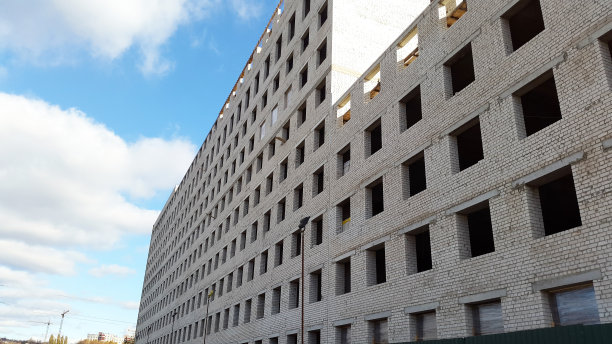 浅灰色的新公寓楼图片下载