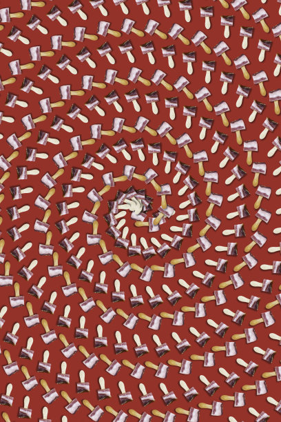 有创意的照片培根在一个红色的背景图片下载