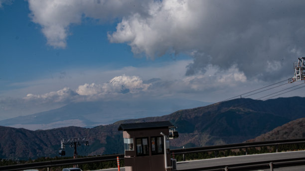 日本箱根的富士山和观光缆车。图片下载