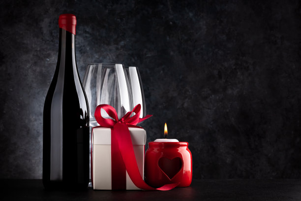 情人节礼物和红酒图片下载
