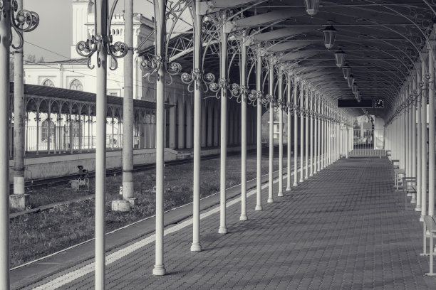 火车站的平台。始建于1855年至1857年。彼得罗夫(圣彼得堡附近)。俄罗斯。图片下载