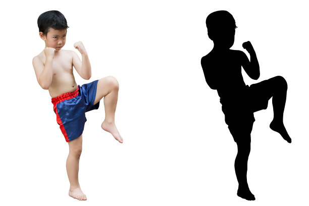 踢拳男孩斗士孩子和泰拳守卫站在白色和阴影孤立图片下载