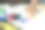 孩子用手指在纸上画画，有绘画的艺术概念图片下载