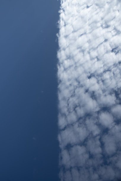 天空中的云图片下载