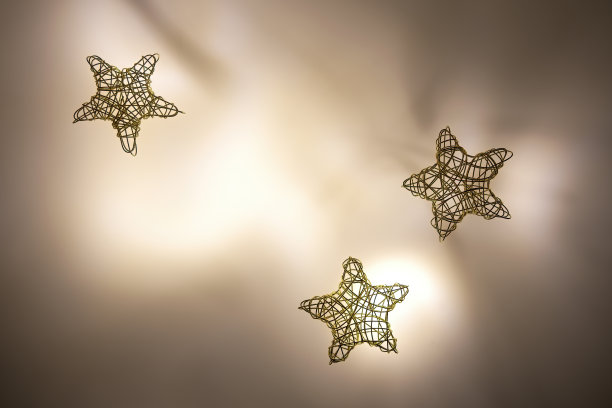 用金丝编织的三颗星图片下载