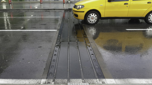 用于公路、桥梁的橡胶伸缩缝图片下载