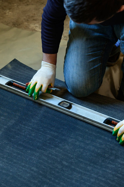 胶带的屋面材料，mastercuts屋面材料从一个辊，一个防水的地板覆盖。图片下载