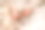 孩子的脚踩在白色的床上。婴儿在他的婴儿床里睡觉。睡眠对婴儿的重要性。睡眠模式婴儿3岁。图片下载