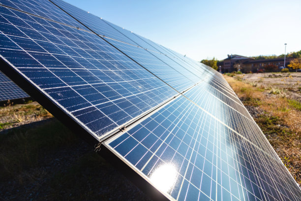 美国中西部和西部的可持续性绿色能源太阳能电池板照片系列图片下载