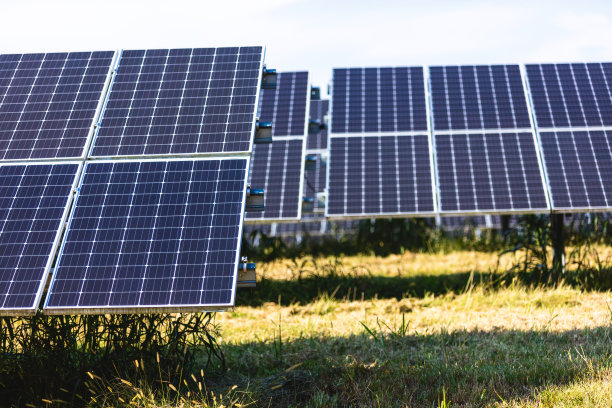 美国中西部和西部的可持续性绿色能源太阳能电池板照片系列图片下载