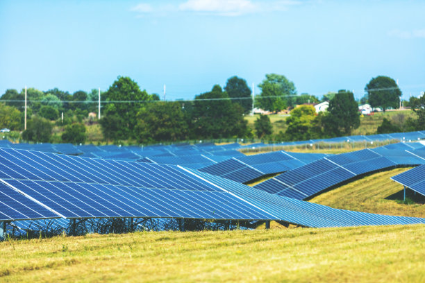美国中西部和西部的可持续性绿色能源太阳能电池板照片系列图片下载