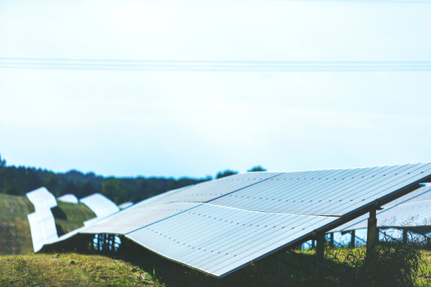 美国中西部和西部的可持续性绿色能源太阳能电池板照片系列图片下载