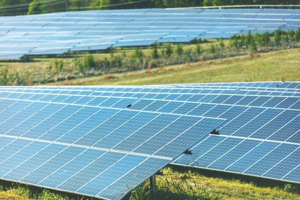 美国中西部和西部的可持续性绿色能源太阳能电池板照片系列图片下载