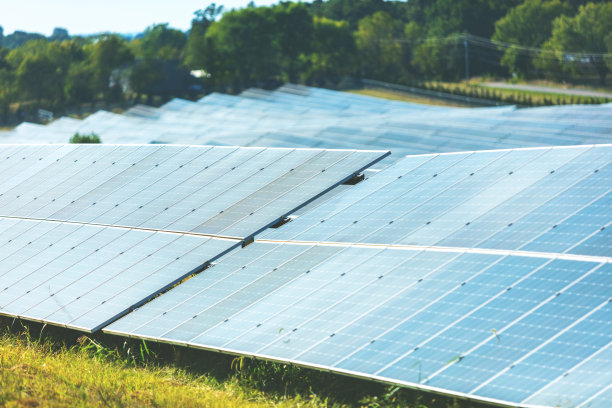美国中西部和西部的可持续性绿色能源太阳能电池板照片系列图片下载