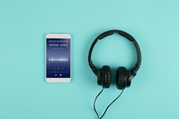 听在线广播概念-在线音乐播放器应用程序在智能手机图片下载
