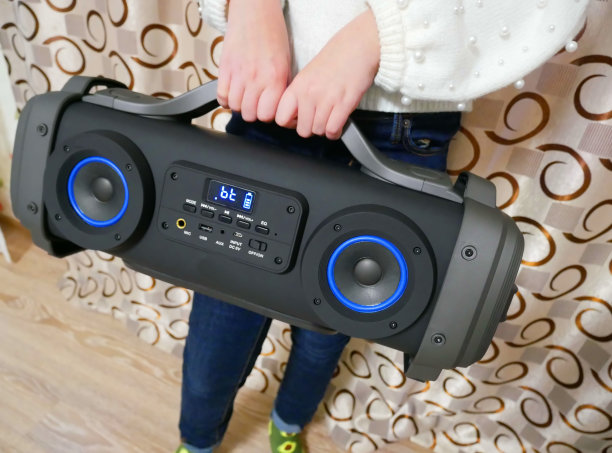 用来听音乐的大立体声音响。图片下载