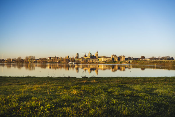曼图亚城的天际线图片下载