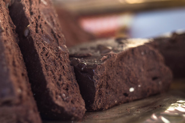 美味的自制有机新鲜黑巧克力图片下载