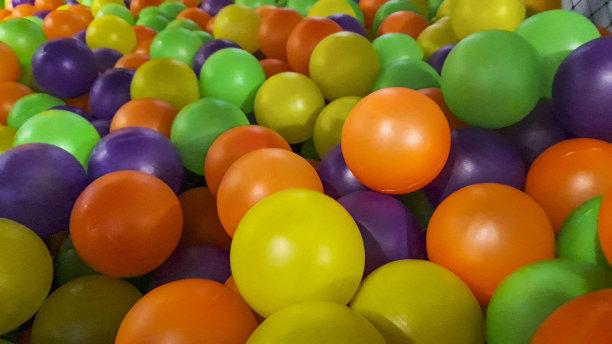 彩色球儿童游乐场图片下载