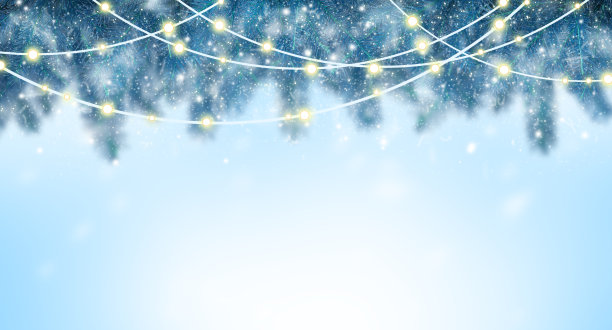 蓝色的冬季背景与飞雪，冷杉树枝，模糊的灯光。图片下载