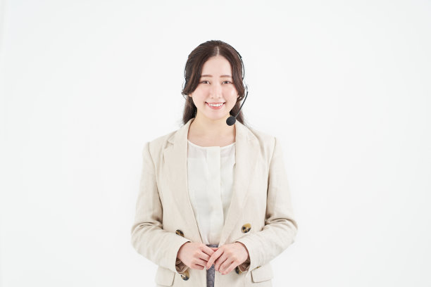 亚洲女商人用耳机回应图片下载