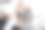 妇女的手握超声图像背景的柳条篮子的东西，为新生儿。图片下载