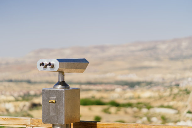 双筒望远镜背景山图片下载