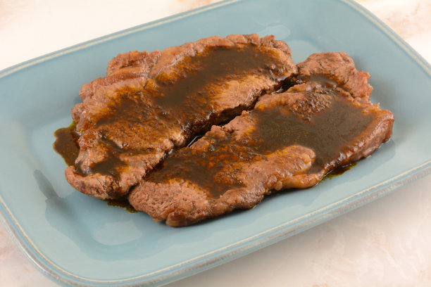 牛排配蒜香酱图片下载