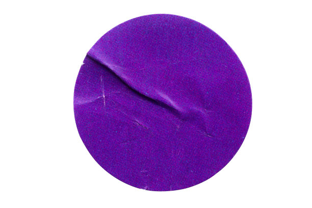 空白紫圆不干纸不干胶标签孤立在白色背景上图片下载