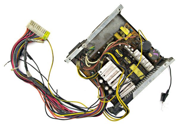 旧电源电脑触电，烧伤 以及电力过载导致的劣化。图片下载