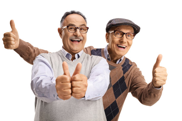快乐的老年男性朋友竖起大拇指图片下载
