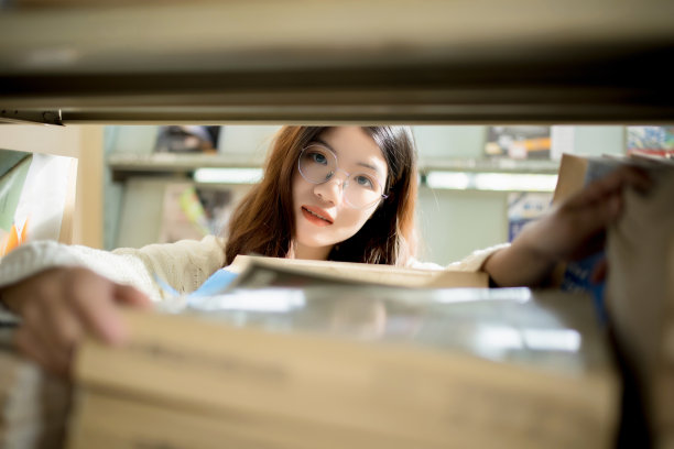 大学生，图书馆，考试，学习，书架图片下载