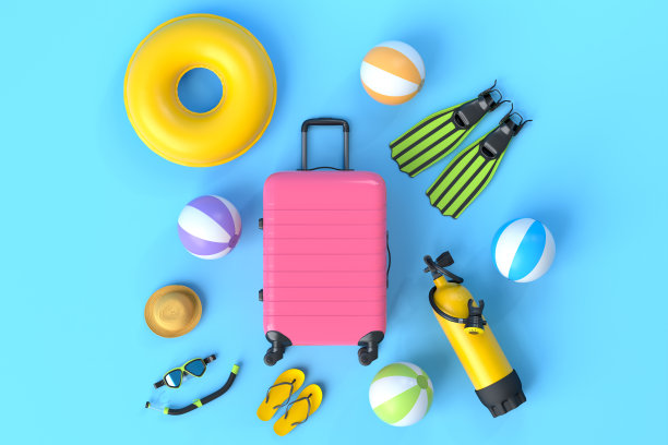 彩色手提箱或行李与海滩配件在蓝色背景。图片下载