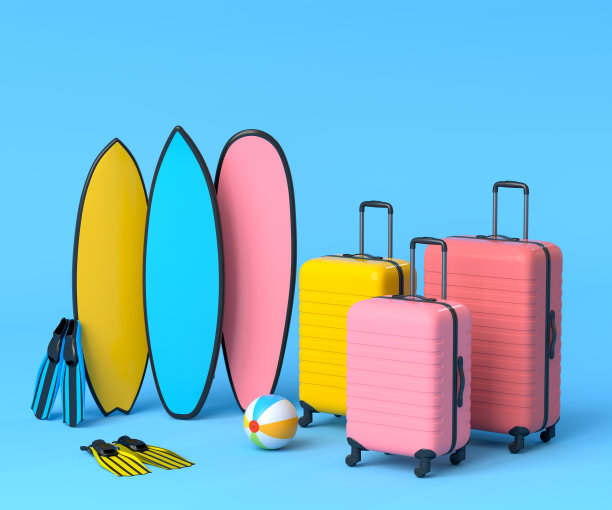 手提箱与海滩球和冲浪板在蓝色的背景。图片下载