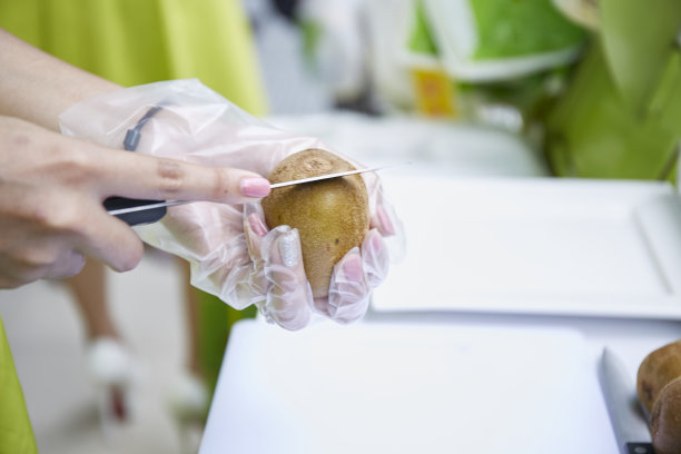 黄色的猕猴桃切片图片下载