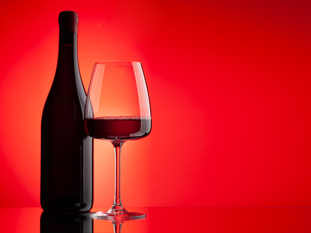 红酒杯和酒瓶图片下载