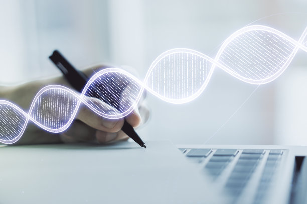 创造性DNA全息图的双重曝光和手写在笔记本电脑背景上。生物工程和DNA研究概念图片下载