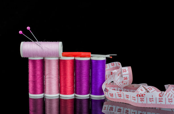 色彩鲜艳的缝纫线背景特写图片下载