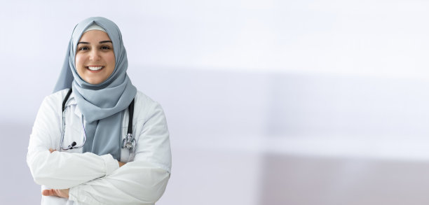 工作的女内科医生图片下载