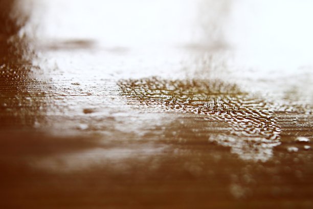 木质表面亚麻油涂料的褶皱层图片下载